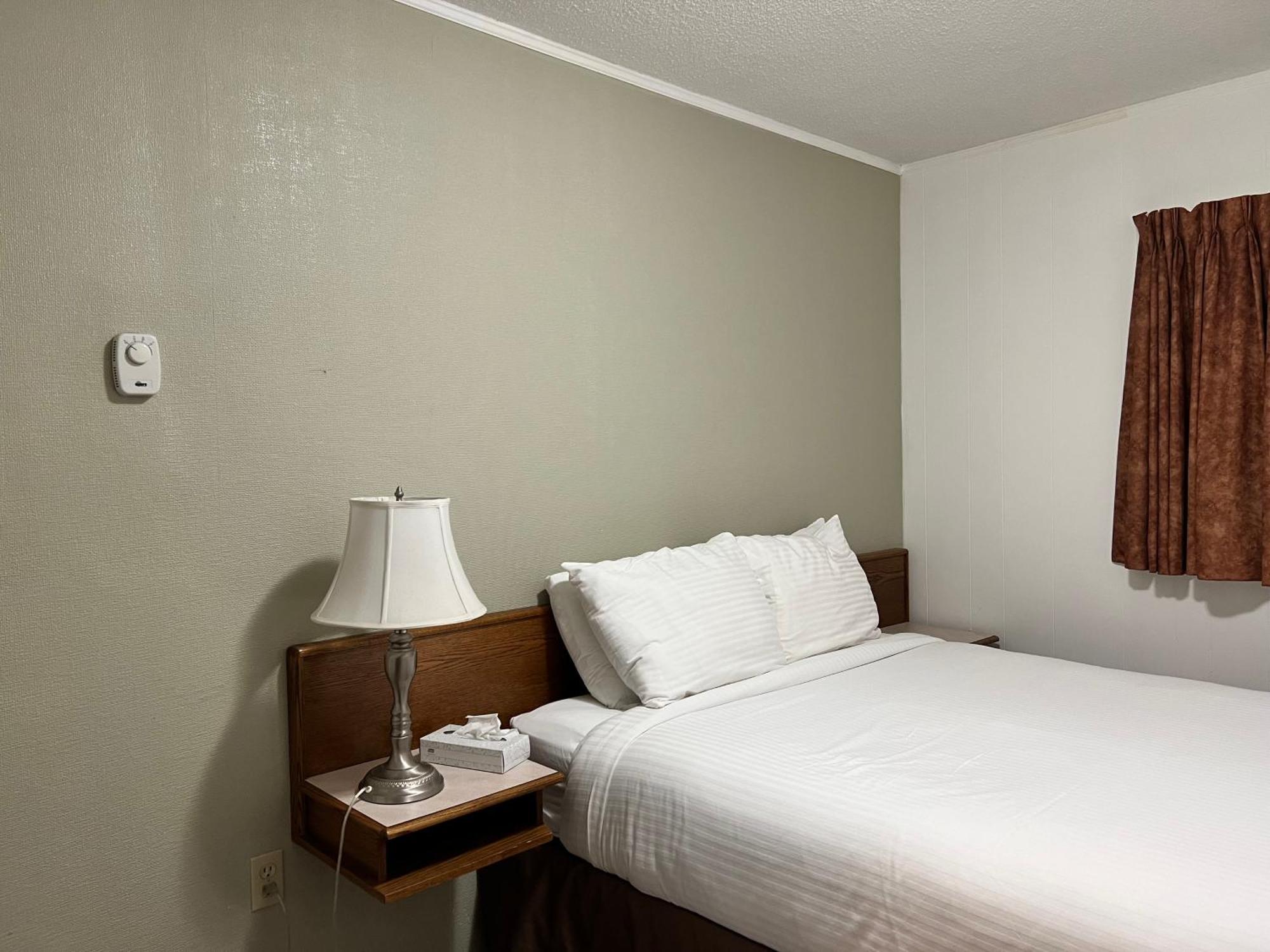 Sea Edge Motel Parksville Habitación foto