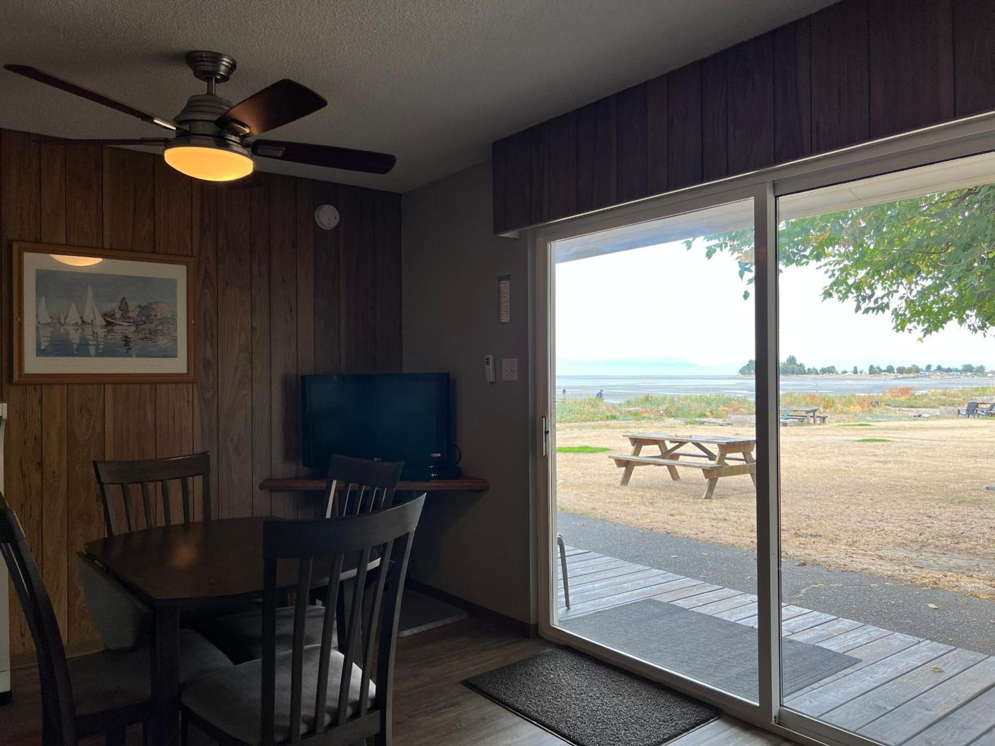Sea Edge Motel Parksville Habitación foto